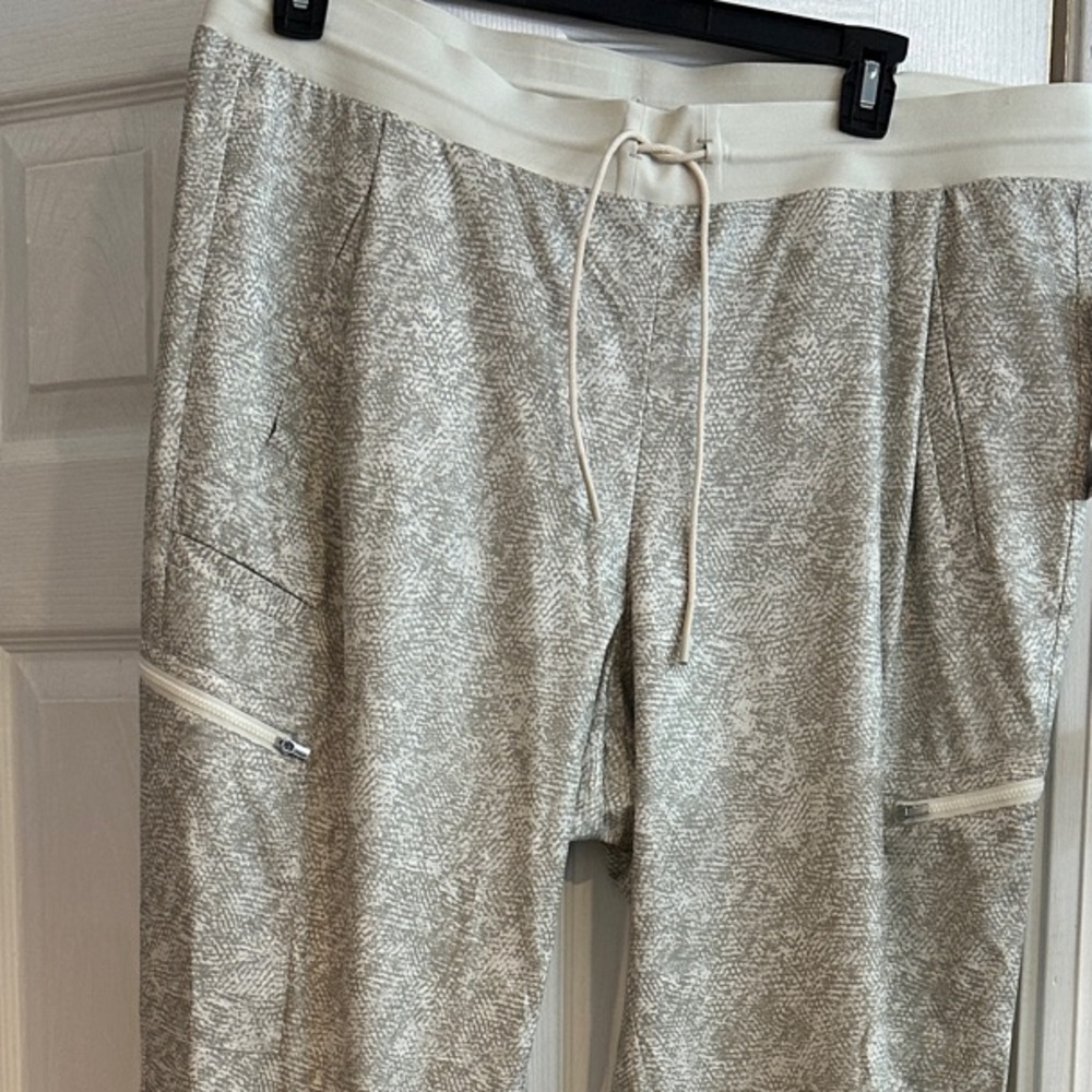 Athleta Venture Printed Pant Sz 18 Waist 40 inches NWT